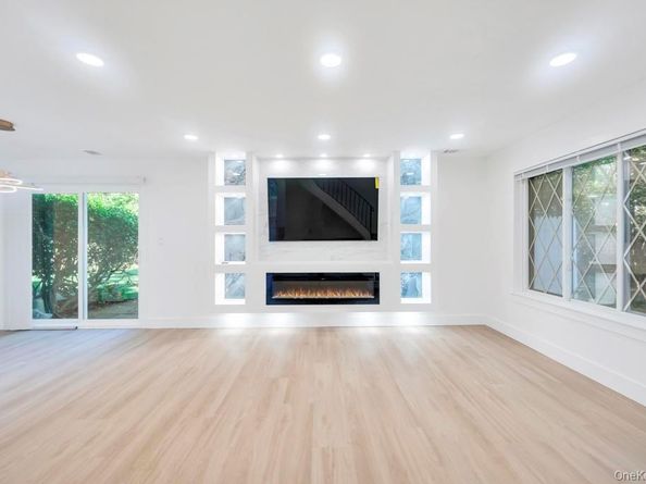 6 Amesworth Court, Middle Island NY 11953