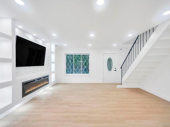 6 Amesworth Court, Middle Island NY 11953