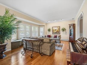 19 Fox Lane, Dix Hills NY 11746