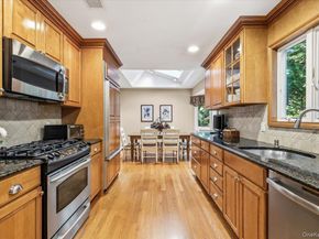 19 Fox Lane, Dix Hills NY 11746