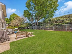 14 Leanore Drive, Farmingdale NY 11735