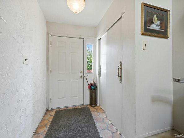 29 Jennings Lane, Woodbury NY 11797