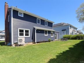 14 Bradford Road, Plainview NY 11803