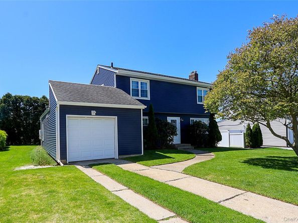 14 Bradford Road, Plainview NY 11803