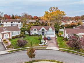 67 Royal Way, Manhasset Hills NY 11040