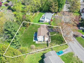 17 Gay Lore Drive, Huntington NY 11743
