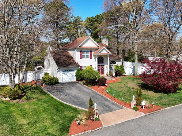 16 Winterberry Drive, Middle Island NY 11953