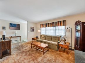 238 Centre Avenue, Lindenhurst NY 11757