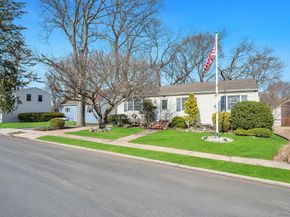 238 Centre Avenue, Lindenhurst NY 11757