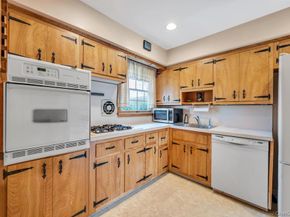 238 Centre Avenue, Lindenhurst NY 11757