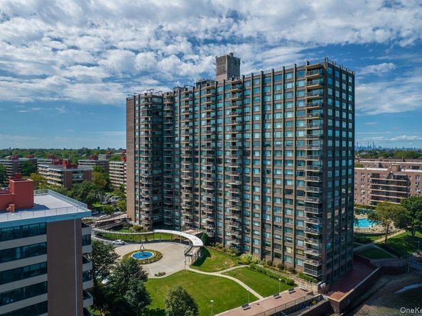 166-25 Powells Cove Boulevard 15D, Beechhurst NY 11357
