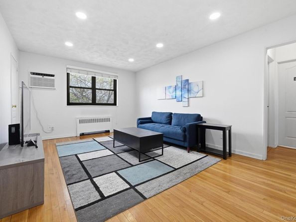 15-43 160th Street 2F, Whitestone NY 11357