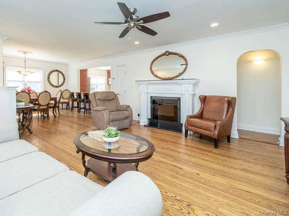 1 Roosevelt Street, Glen Cove NY 11542