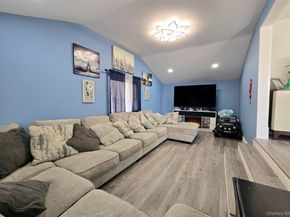 17 Gregory Drive, Ronkonkoma NY 11779