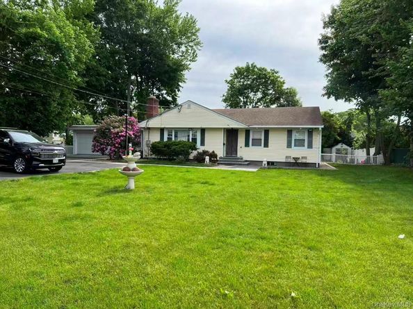 243 jakson ave, Syosset NY 11791