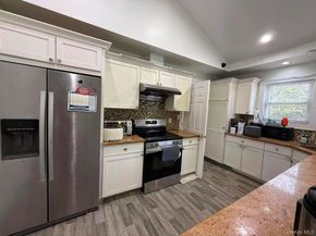 243 jakson ave, Syosset NY 11791