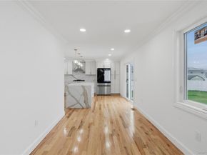 219 Granada Parkway, Lindenhurst NY 11757