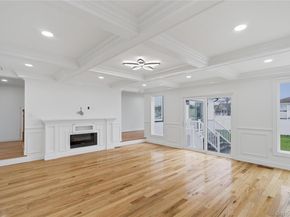 219 Granada Parkway, Lindenhurst NY 11757