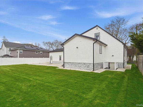 219 Granada Parkway, Lindenhurst NY 11757