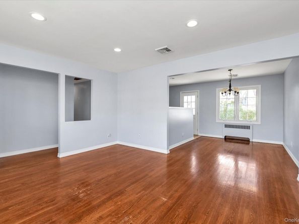 689 Pleasant Avenue, Westbury NY 11590