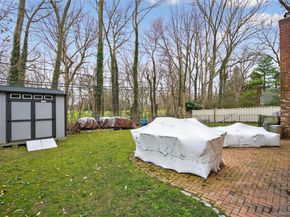 43 Highwood Road, East Norwich NY 11732
