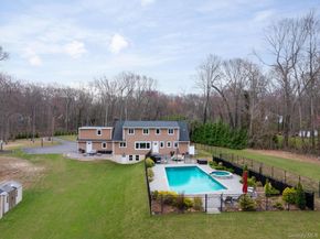 431 Woodbury Road, Cold Spring Harbor NY 11724