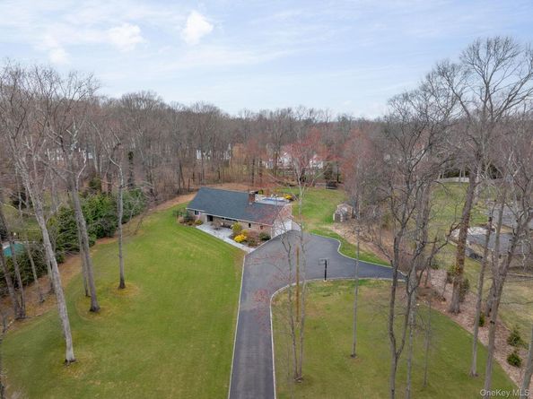 431 Woodbury Road, Cold Spring Harbor NY 11724