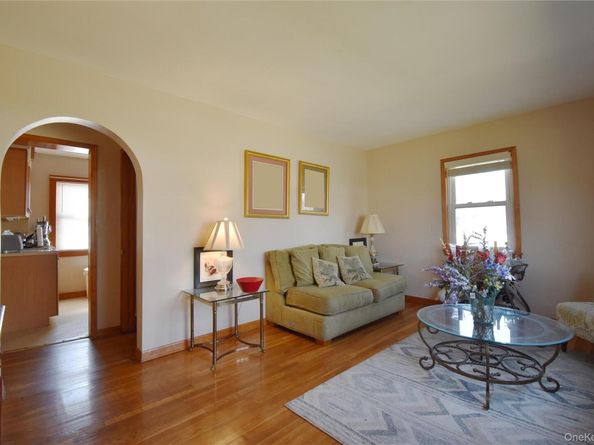 6 Sullivan Road, Farmingdale NY 11735
