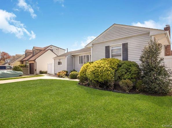 3866 Hudson Avenue, Seaford NY 11783