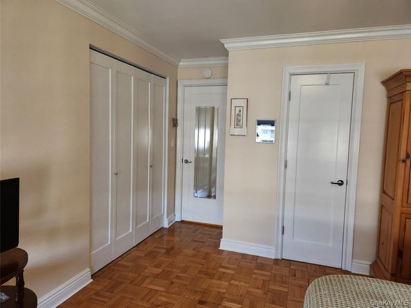 18-05 215th Street 14S, Bayside NY 11360