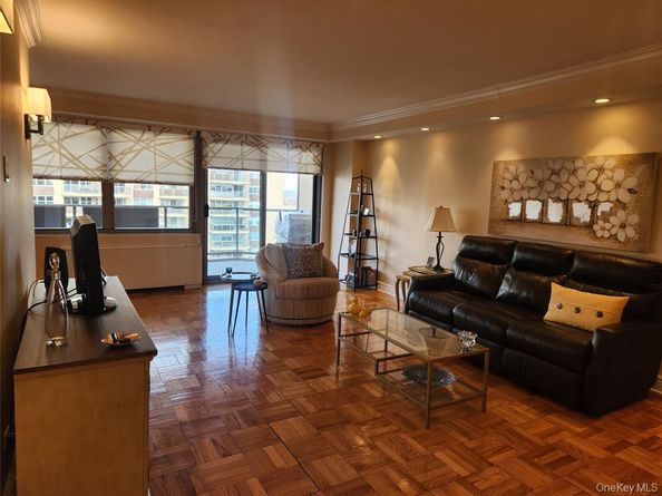 18-05 215th Street 14S, Bayside NY 11360