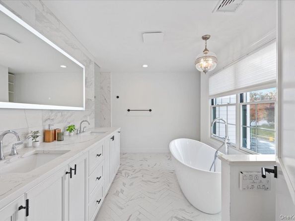 60 Moss Lane, Jericho NY 11753