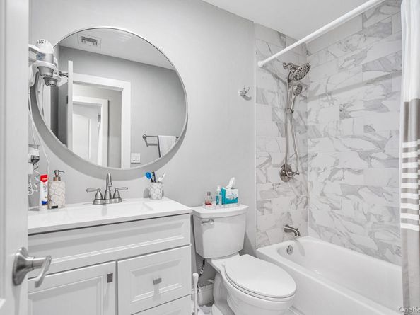 25 Hitching Post Lane, Glen Cove NY 11542