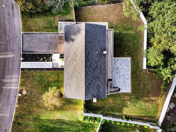 25 Hitching Post Lane, Glen Cove NY 11542