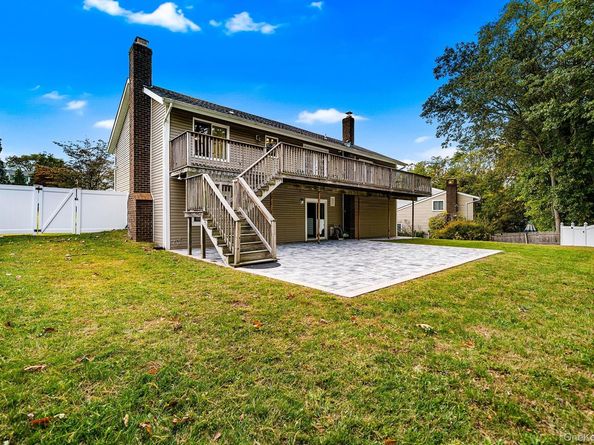 25 Hitching Post Lane, Glen Cove NY 11542