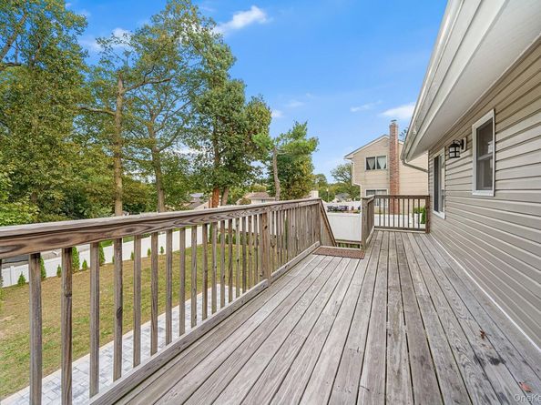 25 Hitching Post Lane, Glen Cove NY 11542
