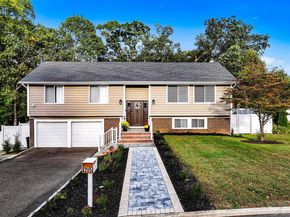 25 Hitching Post Lane, Glen Cove NY 11542