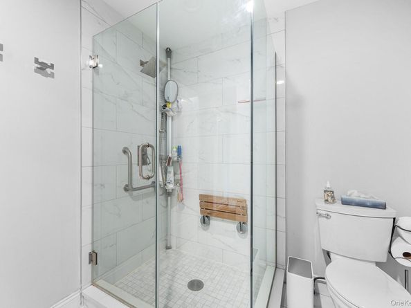 25 Hitching Post Lane, Glen Cove NY 11542