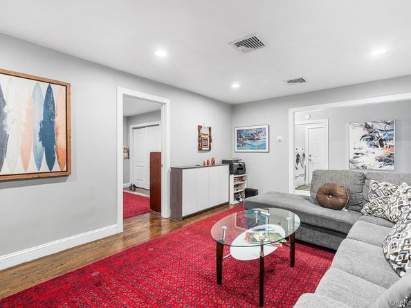 25 Hitching Post Lane, Glen Cove NY 11542