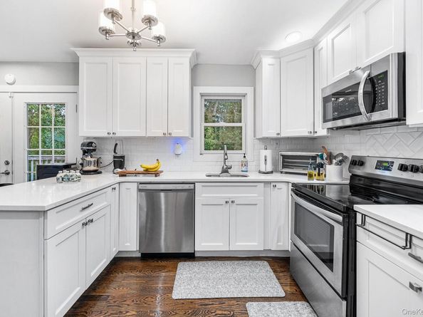 25 Hitching Post Lane, Glen Cove NY 11542