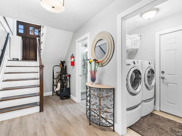 25 Hitching Post Lane, Glen Cove NY 11542