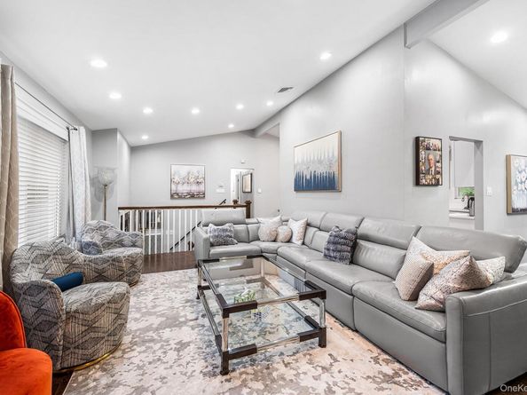 25 Hitching Post Lane, Glen Cove NY 11542