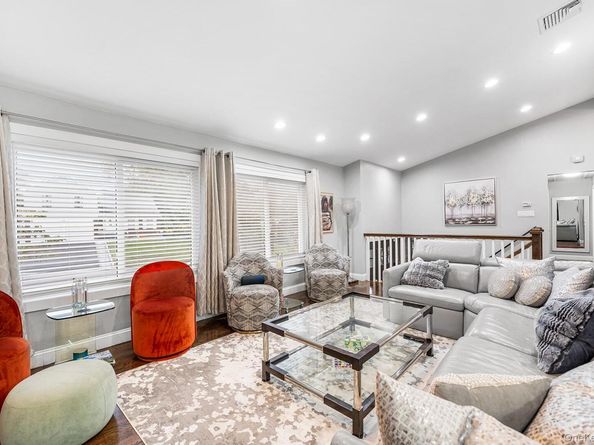 25 Hitching Post Lane, Glen Cove NY 11542