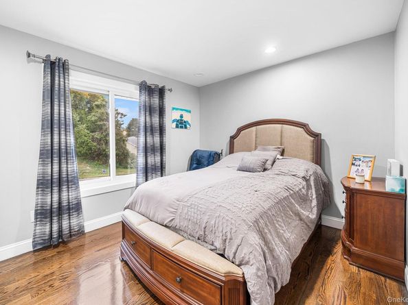 25 Hitching Post Lane, Glen Cove NY 11542