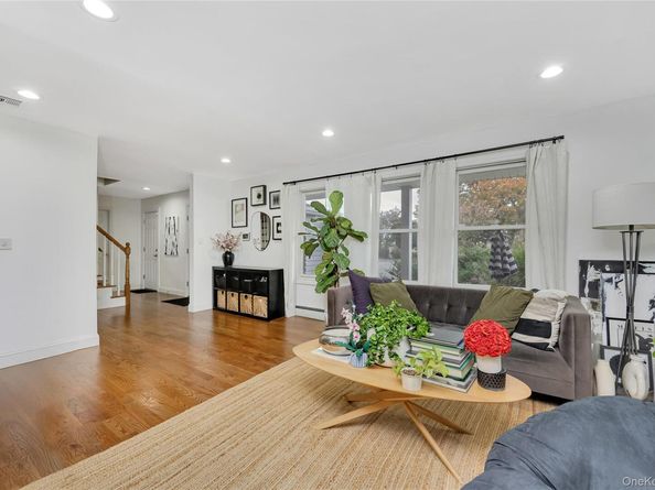 3256 Park Avenue, Wantagh NY 11793