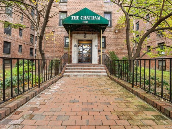 140-18 burden crescent 305, Briarwood NY 11435