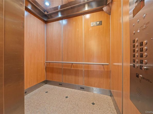 140-18 burden crescent 305, Briarwood NY 11435