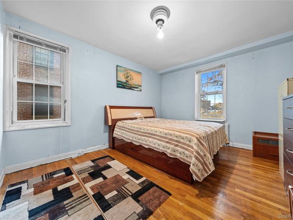 140-18 burden crescent 305, Briarwood NY 11435