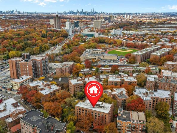 140-18 burden crescent 305, Briarwood NY 11435