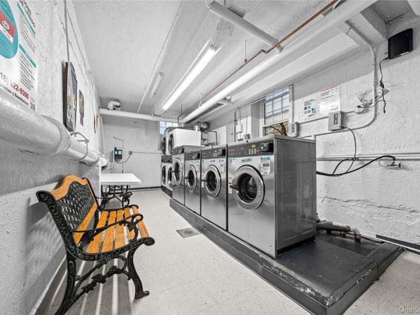 140-18 burden crescent 305, Briarwood NY 11435